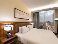 HDB Financial District Hotels near Riyadh Park