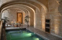 Iniala Valletta - Pools