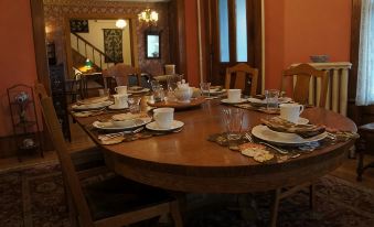 Maplecroft Bed & Breakfast - Housity