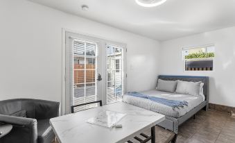 Recently Updated Private Studio w/ Separate Entrance Near Lake Chabot