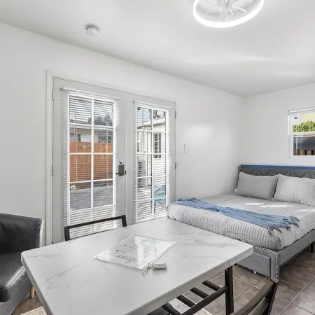 Recently Updated Private Studio w/ Separate Entrance Near Lake Chabot