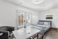 Recently Updated Private Studio w/ Separate Entrance Near Lake Chabot
