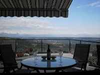 Charmingly restored apartment! Stunning views. - شقق