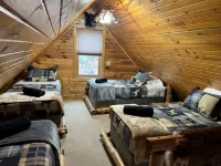 3 BR Cabin on 80 Acres with Hiking, ATV, Horse Trails WiFi, AC, Fishing Pond - Chalets