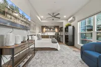 Lake Oswego Quiet Ground Level Condo Private Entrance - Pet Friendly! - Wifi