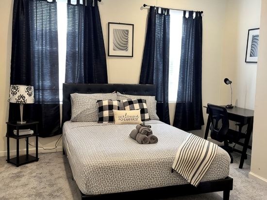 Cozy and Clean home Conveniently located in South Phila.