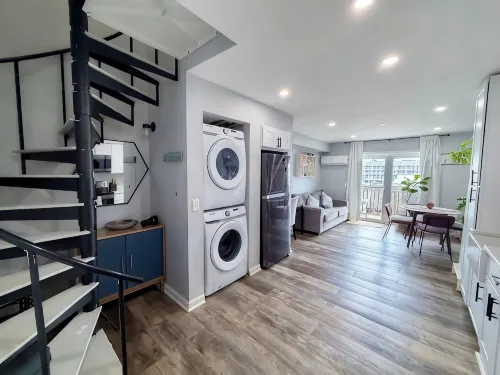 Lovely Renovated 2-Level Condo + Pool + Steps to the Beach! - Boutique