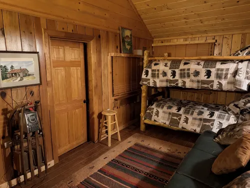 Nice quaint cabin in Panguitch Lake UT with a great view!