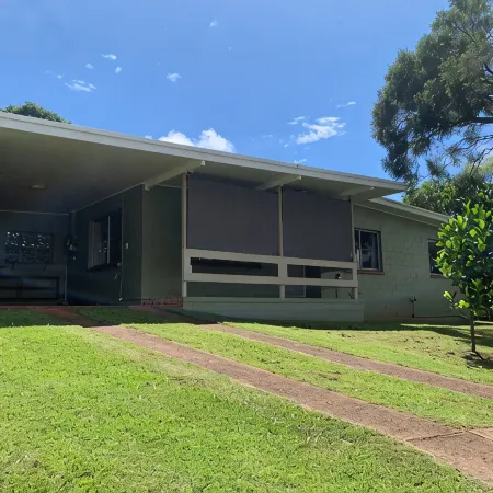 Central and Tidy 3 Bedroom house - Pet Friendly!