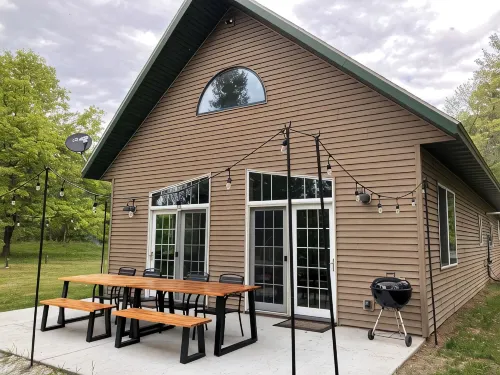 Secluded 3-bedroom cabin on the Chippewa River near Ladysmith, WI with WiFi, AC