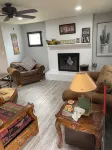 2-bedroom with a loft . Only a block away from the ATV/hiking trails !!! - 3つ星