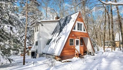 Cozy A-Frame ~ Ski Resorts • Game Room • EV • FirePit • Pets - Alppimaja