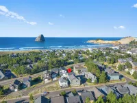 Walk to Beach · Dining & Coffee · EV Charger · 1 Dog ≤50 LBS ok with Pet Fee - Wifi