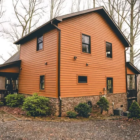 Cozy Mountain Top 3-bedroom cabin in charming Franklin with WiFi, AC