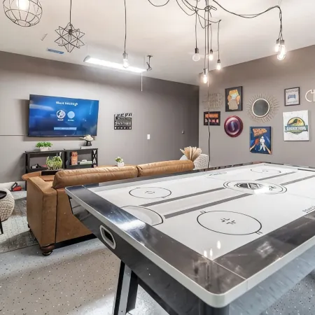 OliveBranch-LuxeDesigner Home-Spa-Firepit-GameZone Отели в г. Джонсон