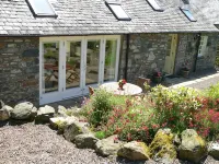 Burn Cottage - A Secluded Highland Retreat for Two - Homestays
