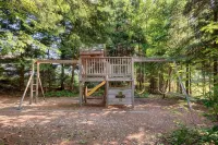Golf Course Townhome with Deck, BBQ & Views – 4BR Mont Tremblant - Jacuzzi
