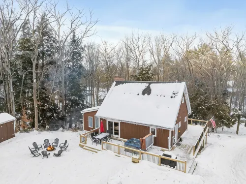 White Cap Cabin, Dog Friendly Chalet Including a Game Room, Hot Tub, Fireplace