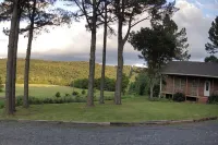 House on 25 acres with river accesss  in charming Leslie with Hottub, AC, WiFi. - Boutique