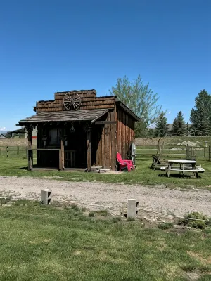 Cozy, Rustic, Country Cabin with Million Dollar Views of the Bridger Mountains.