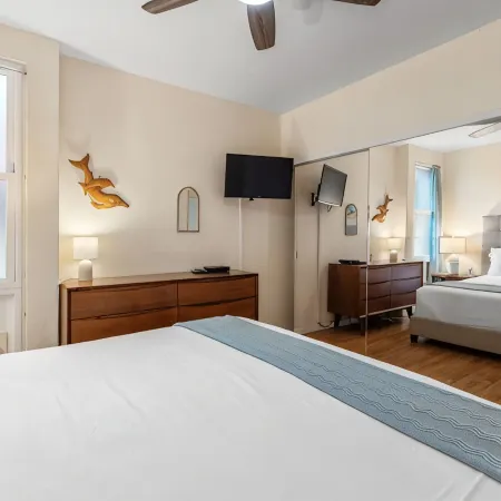 Beautiful, Family Friendly 2 Br 2Ba Across Street From Beach.