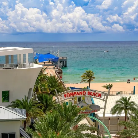 LUXURY STAY  W/BEACH, POOL, GYM, and SPA! Restaurants & bars across street also!