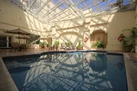Holiday Inn LEON-CONVENTION CENTER by IHG - ที่มีสระว่ายน้ำ