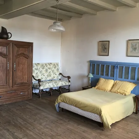 Holiday rental house with farmyard and garden near Cognac.