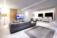 Modern Loft with Park Like Setting View - 4-Star
