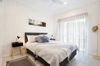 Sunny 2 bedroom 1 bathroom,  north facing balcony free use bikes & kayaks & wifi - 3-Star