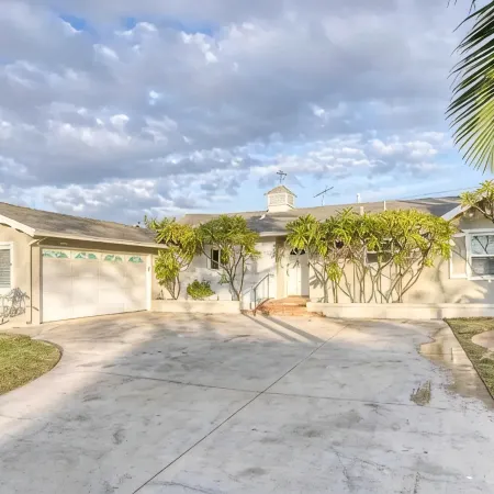 Luxury Modern Retreat! Close to Disney w Jaccuzzi!