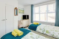 'Spire View'  New Forest Holiday Home - 3 minutes walk to the open forest