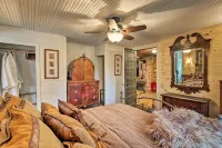 Historic Cabin in Little Switzerland w/Fire Pit-Walk to village and shops!