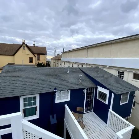 Stand-alone cottage, ocean view, seconds to beach, and short walk to downtown!