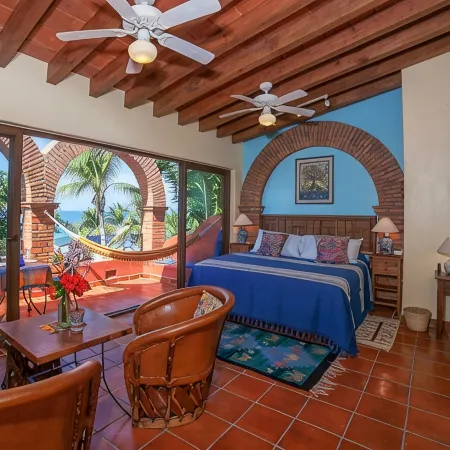 Beachside Casita, new and secure in lovely, quiet north side neighborhood.