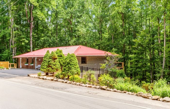 New! Big Deck, Views, Hot Tub, Fire, Game Rm, Open Living, Grill