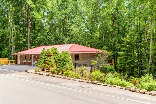 New! Big Deck, Views, Hot Tub, Fire, Game Rm, Open Living, Grill