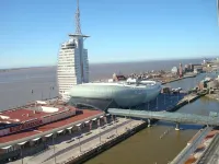 Very best location! In Columbus Center located apartment overlooking the Weser - Pools