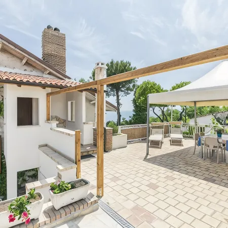 app. 1 Villa Osca a view of the sea and trabocchi, holiday abruzzo