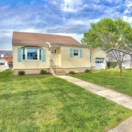 Stumble-In Guest House- Downtown Location