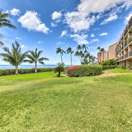 Stunning Fully remodeled Direct Oceanfront on the beach, AC, pool, spa