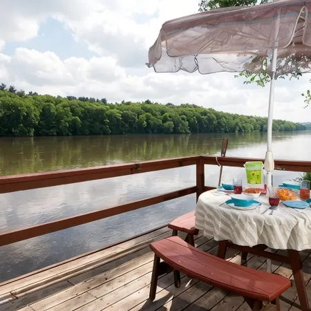 ROCK RIVER HIDEAWAY Grill, Fire Pit, Pet Friendly with a fee of 30.00 per night