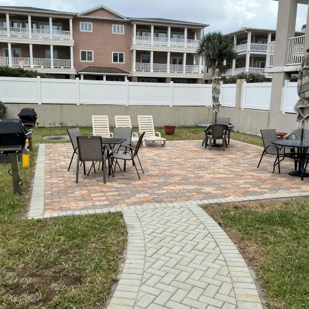Just Remodeled!! A few steps to the beach in Beautiful 3 Bedrm Oceanfront Condo!