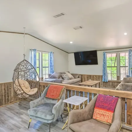 Lakefront Beach House Retreat - Escape to Nature!