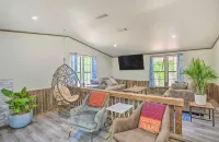 Lakefront Beach House Retreat - Escape to Nature!