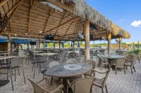 Condo at the Bay with Resort-Style Amenities, Pool, Tiki Bar