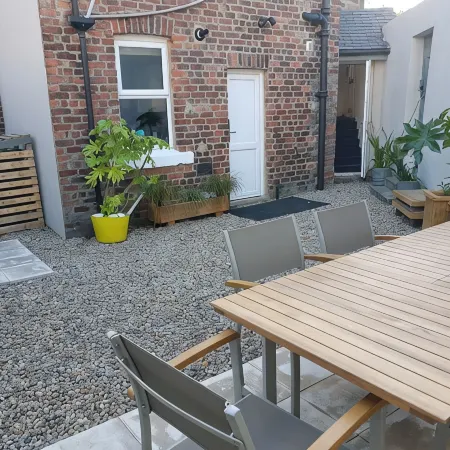 Superking beds, spacious and comfortable first floor apartment near town centre