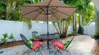 Luxury along Manatee River, close to Anna Maria beaches, heated pool & spa!