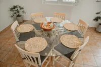 Casa Diez · Beachsteps Townhouse w/Pool- Seven Seas - บังกะโล