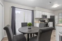 King beds, two living rooms and plenty of parking - 2-Star